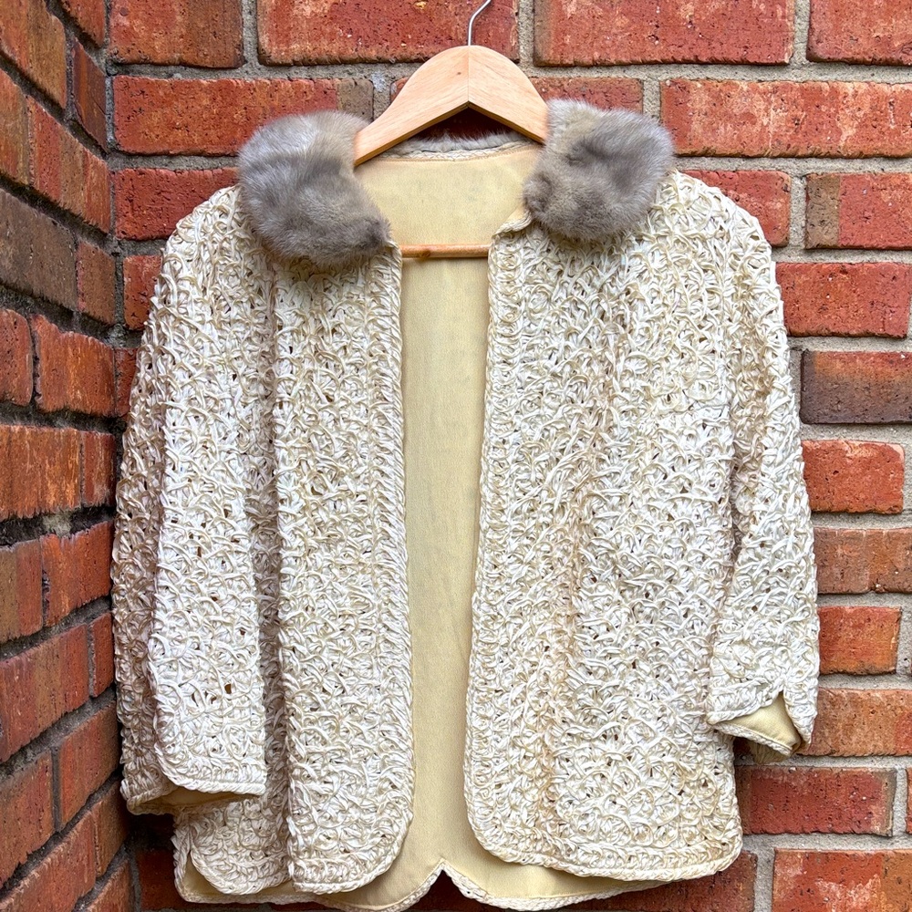 Elegant Cream Lace Women's Jacket with Fur Collar